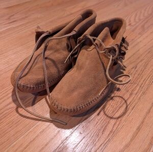 Men's 9 Tan Suede Softsole Moccasin Shoes- NWOT